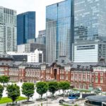 東京駅やスカイツリー、ディズニーランドを背景にしたSNSの自撮り写真が滑稽に感じる理由